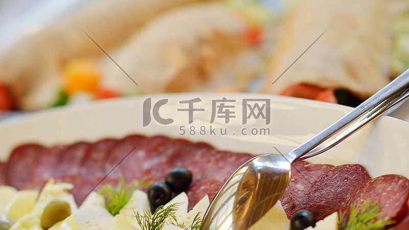 调味品在运输过程中，需要保持新鲜和品质稳定。以下是一些关于冷链配送的要点：